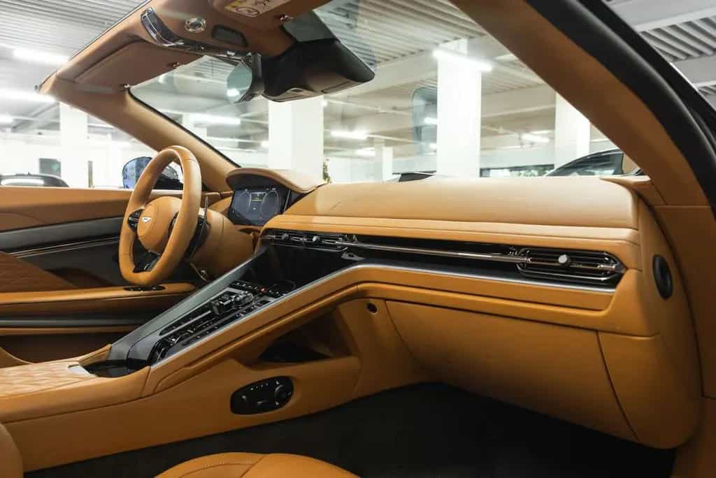 Aston Martin DB12 VOLANTE 11/2024-photo-2