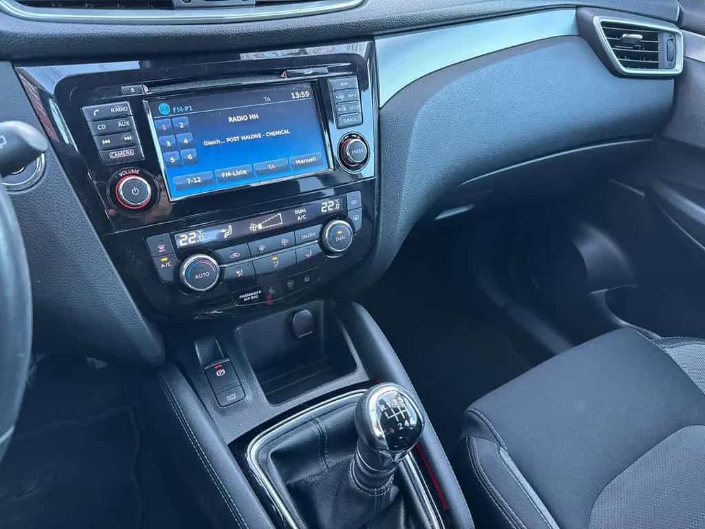 Nissan Qashqa 1.6i N-Connecta*PANO*LED*TEMPO*360*PDC 02/2018-photo-17