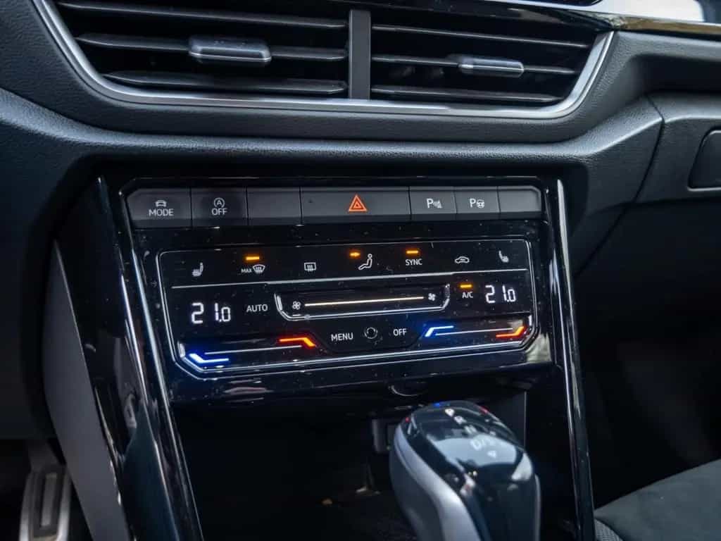 Volkswagen T-Roc R-LINE TSI DSG+ALU 17+ACC+LED-PLUS+KEYLESS 03/2023-photo-13