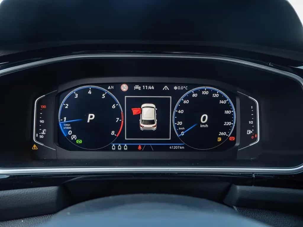 Volkswagen T-Roc R-LINE TSI DSG+ALU 17+ACC+LED-PLUS+KEYLESS 03/2023-photo-16