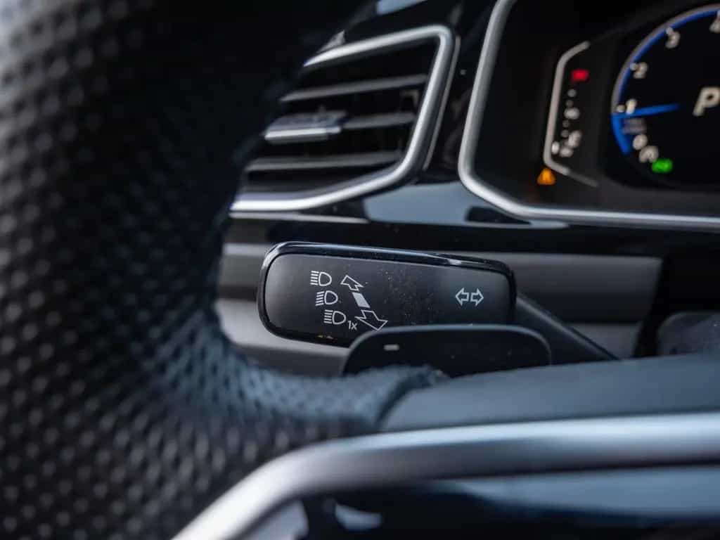Volkswagen T-Roc R-LINE TSI DSG+ALU 17+ACC+LED-PLUS+KEYLESS 03/2023-photo-19