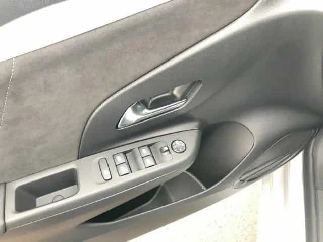 Opel Corsa 1.2 Direct Injection Turbo GS (F) 04/2025-photo-4