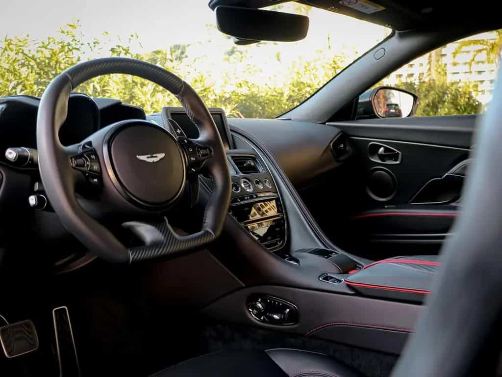 Aston Martin DBS 5.2 V12 770 Ultimate 04/2024-photo-17