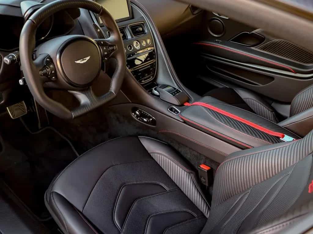Aston Martin DBS 5.2 V12 770 Ultimate 04/2024-photo-18