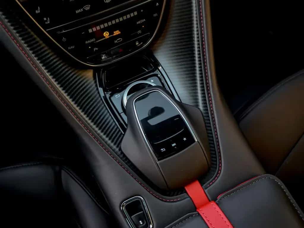 Aston Martin DBS 5.2 V12 770 Ultimate 04/2024-photo-23