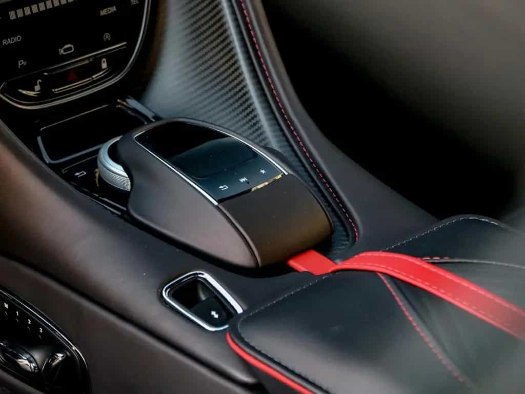 Aston Martin DBS 5.2 V12 770 Ultimate 04/2024-photo-27