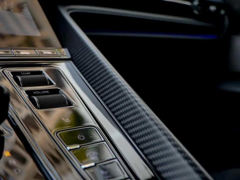 Aston Martin DB12 4.0 V8 05/2024-photo-22
