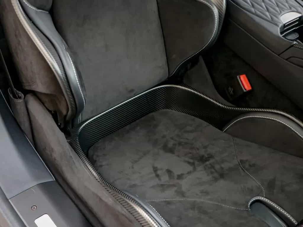 Aston Martin DB12 4.0 V8 05/2024-photo-23