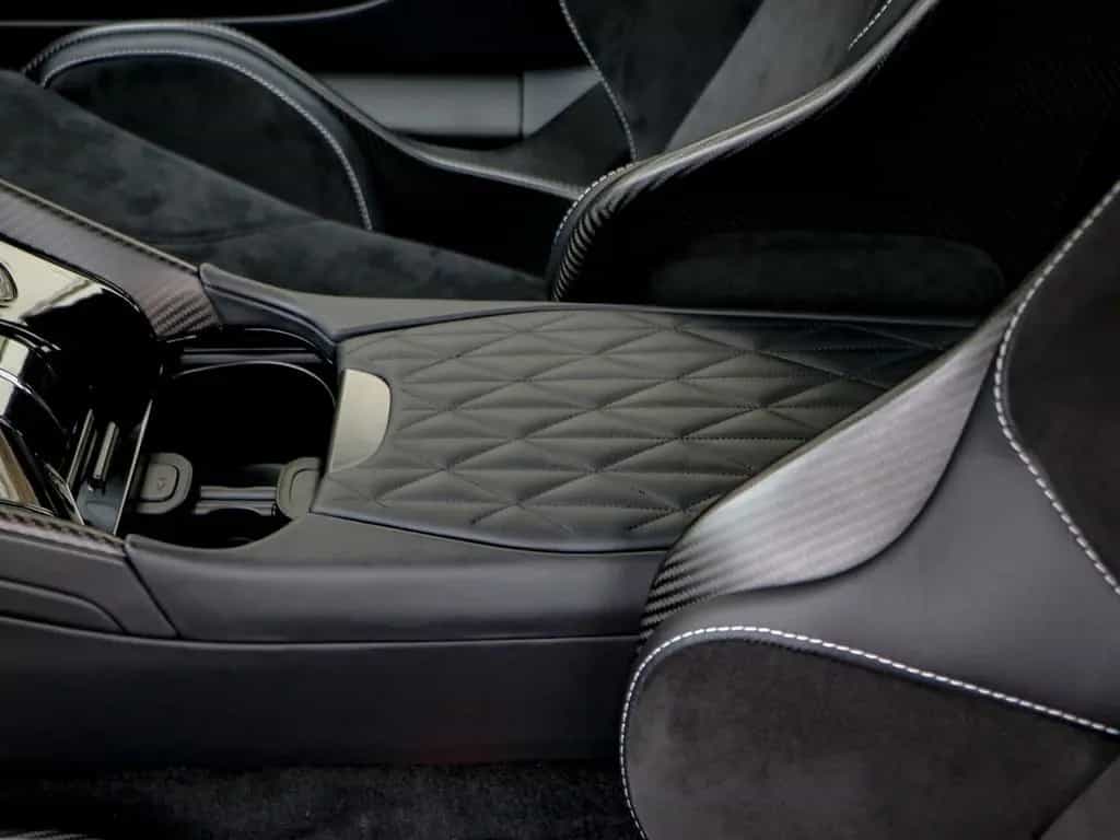 Aston Martin DB12 4.0 V8 05/2024-photo-24