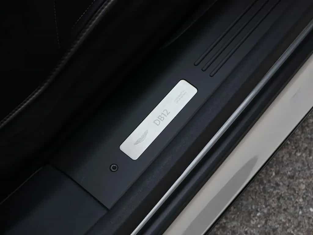 Aston Martin DB12 4.0 V8 05/2024-photo-29