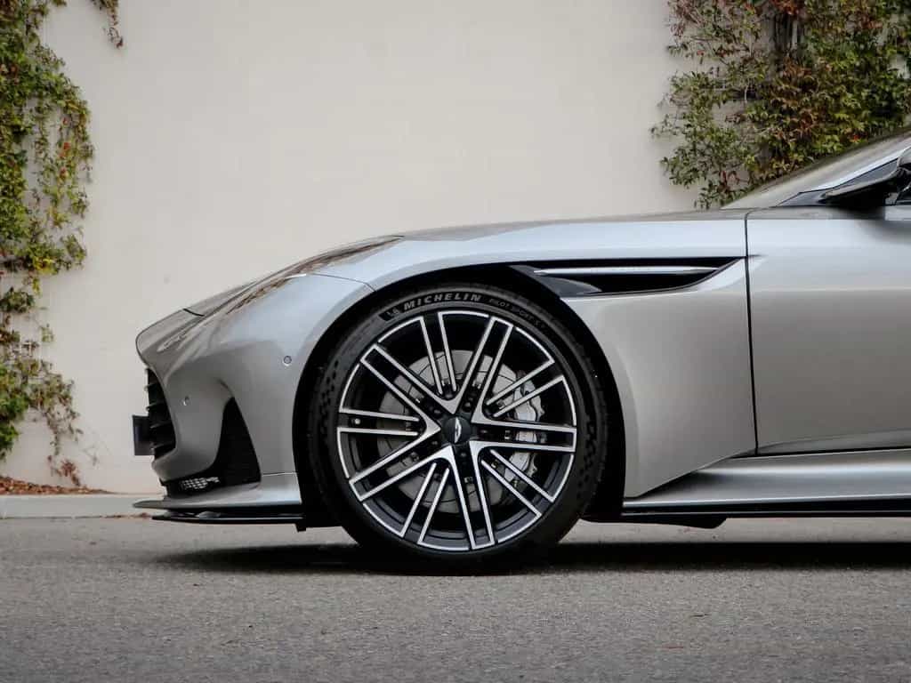 Aston Martin DB12 4.0 V8 05/2024-photo-3