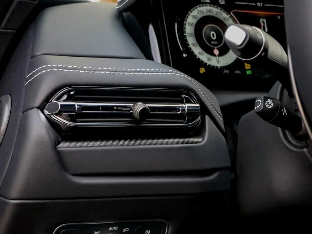 Aston Martin DB12 4.0 V8 05/2024-photo-30