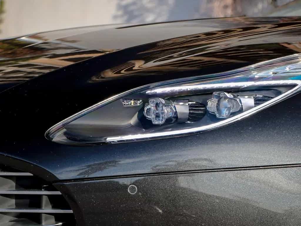 Aston Martin DB11 5.2 V12 AMR 01/2017-photo-11