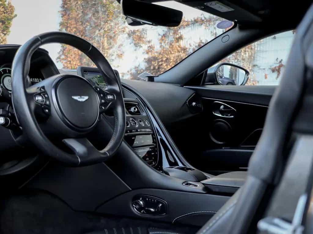 Aston Martin DB11 5.2 V12 AMR 01/2017-photo-12