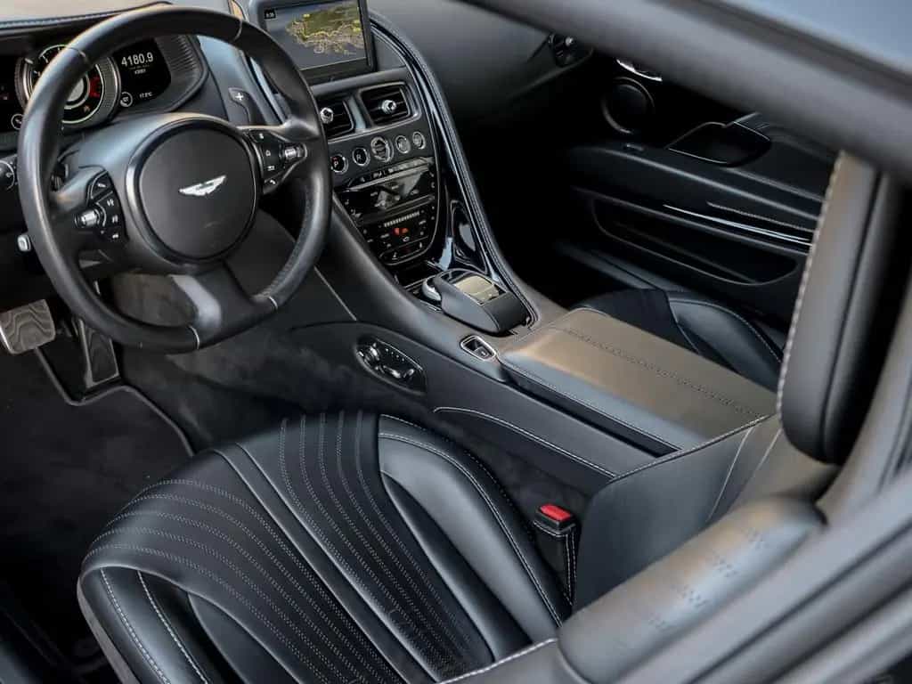 Aston Martin DB11 5.2 V12 AMR 01/2017-photo-13