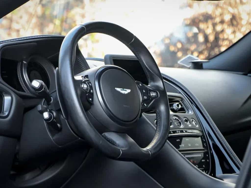 Aston Martin DB11 5.2 V12 AMR 01/2017-photo-14