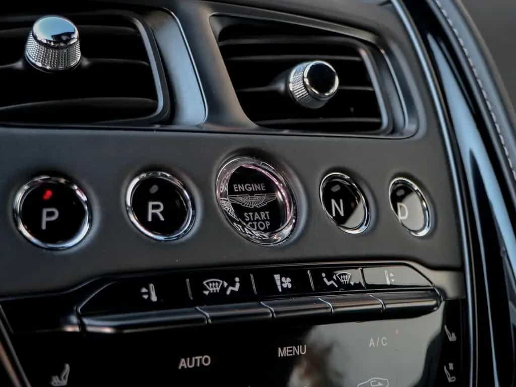 Aston Martin DB11 5.2 V12 AMR 01/2017-photo-33