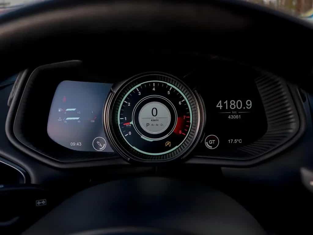 Aston Martin DB11 5.2 V12 AMR 01/2017-photo-37
