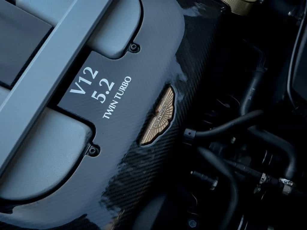 Aston Martin DB11 5.2 V12 AMR 01/2017-photo-38
