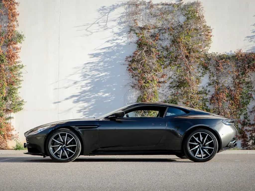 Aston Martin DB11 5.2 V12 AMR 01/2017-photo-5