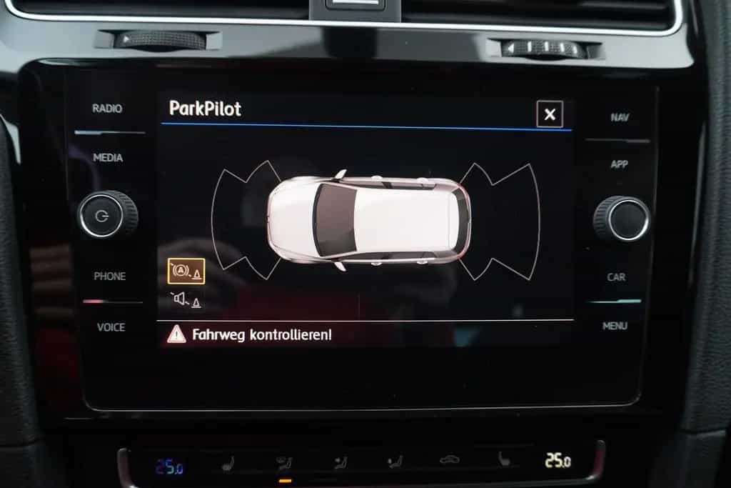 Volkswagen Golf VII 1.4 TSI Sound Navi ACC App-Connect PDC 11/2017-photo-23