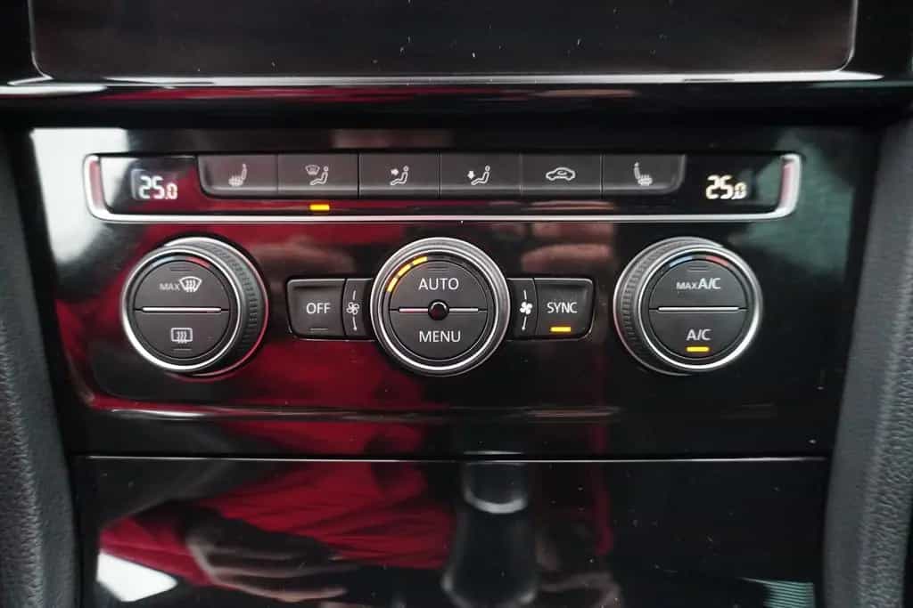 Volkswagen Golf VII 1.4 TSI Sound Navi ACC App-Connect PDC 11/2017-photo-24