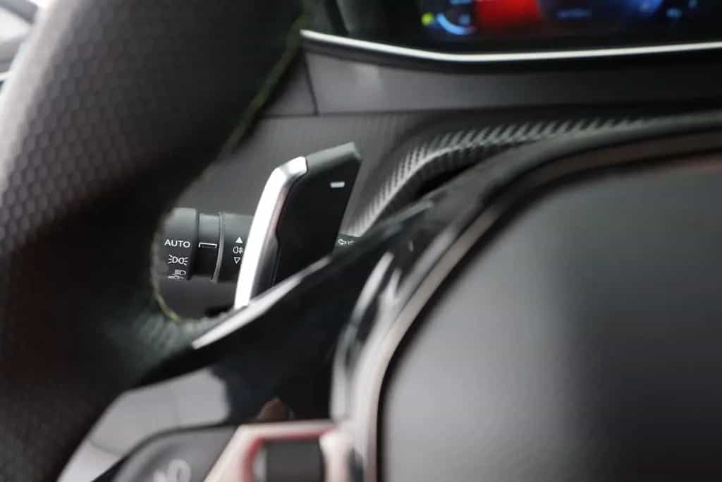 Peugeot 2008 GT PureTech 130 Aut. LED Navi Kamera 01/2023-photo-17