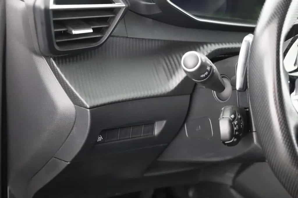 Peugeot 2008 GT PureTech 130 Aut. LED Navi Kamera 01/2023-photo-19