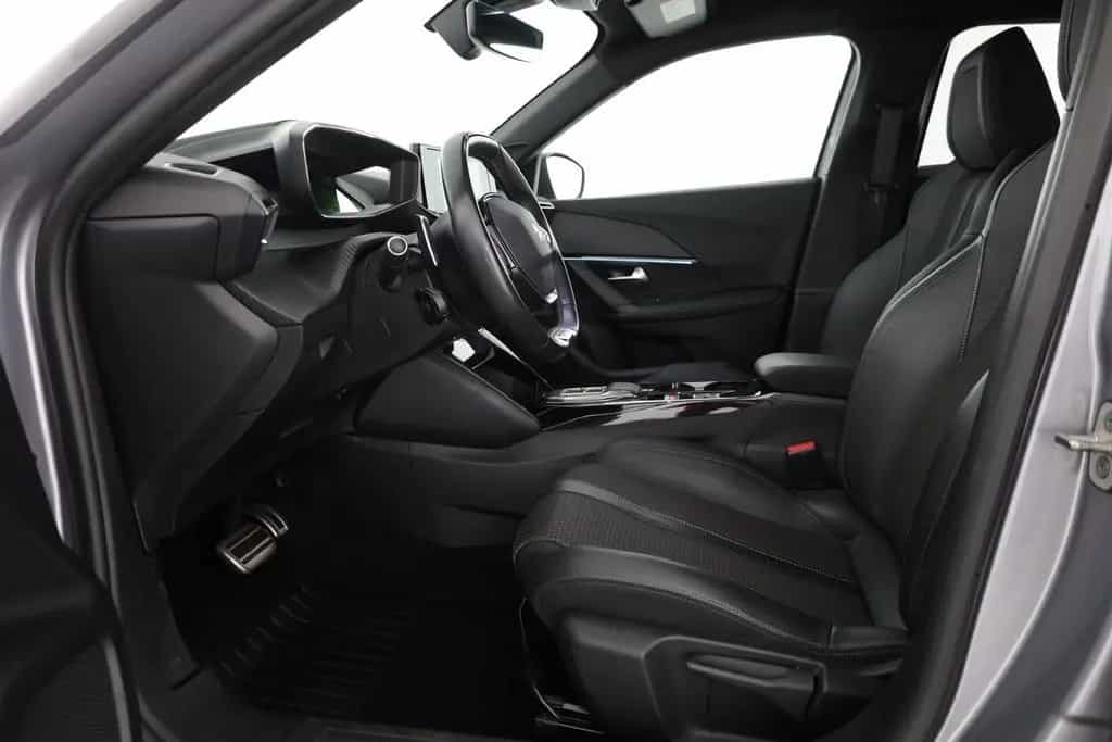 Peugeot 2008 GT PureTech 130 Aut. LED Navi Kamera 01/2023-photo-21
