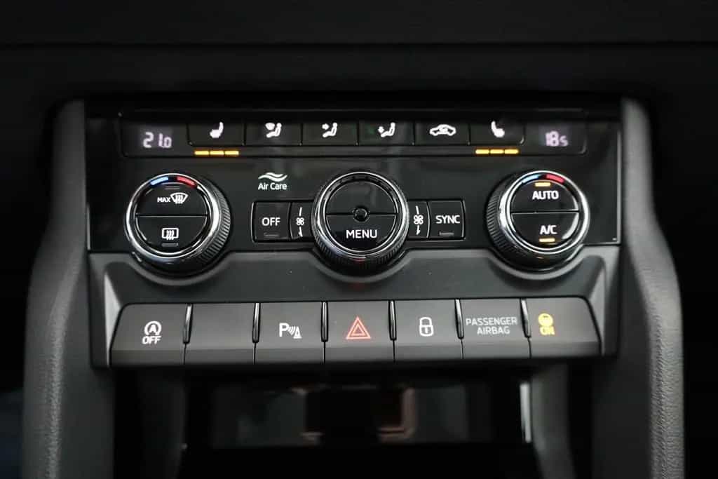 Skoda Karoq 1.5 TSI DSG LED ACC Navi Kamera AHK 10/2025-photo-9