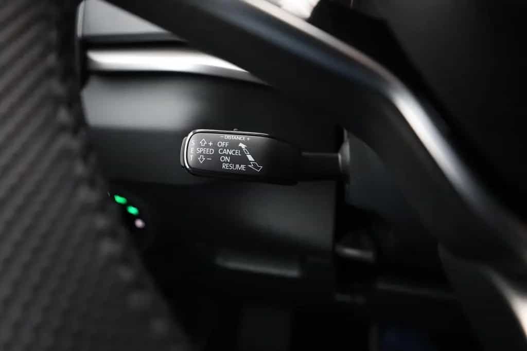 Skoda Karoq 1.5 TSI DSG LED ACC Navi Kamera AHK 10/2025-photo-16