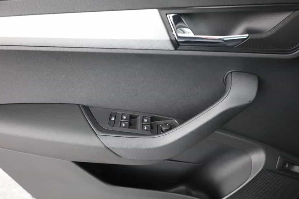 Skoda Karoq 1.5 TSI DSG LED ACC Navi Kamera AHK 10/2025-photo-19