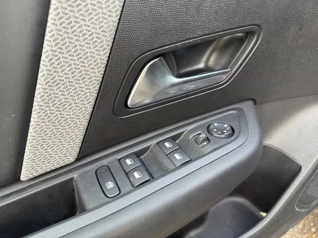Citroën C4 Shine S&S NAVI+360° R-KAMERA+HEAD-UP DISPLAY 11/2023-photo-14