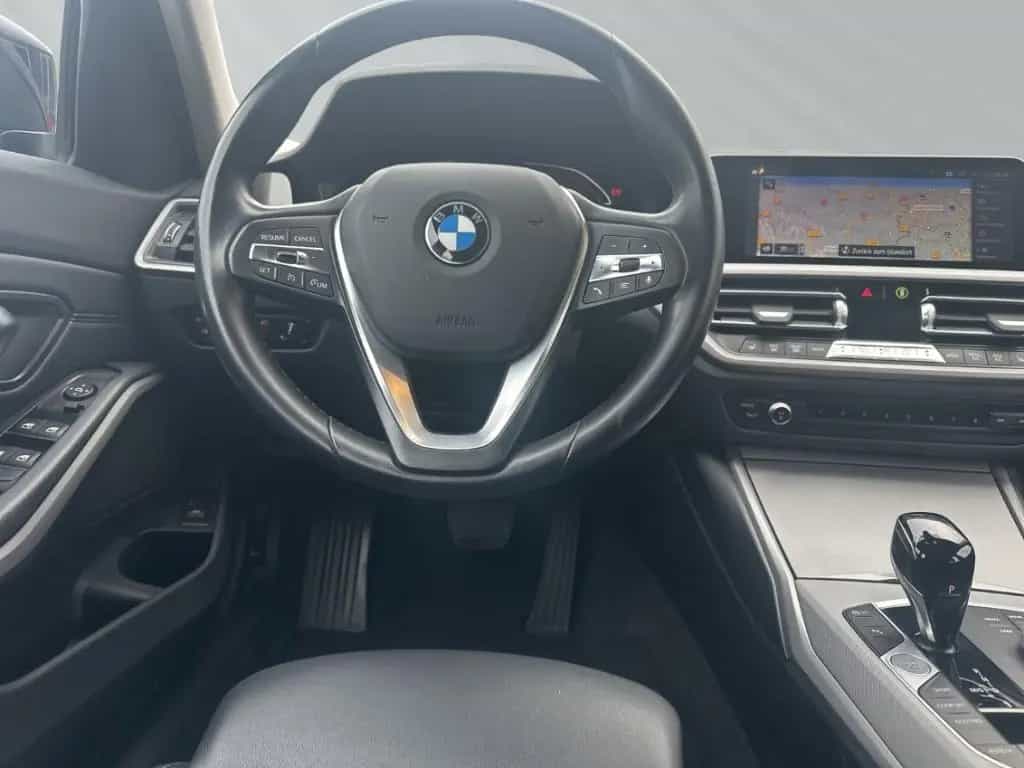 BMW 320 d xDrive touring Panorama AHK LC Prof 03/2022-photo-11
