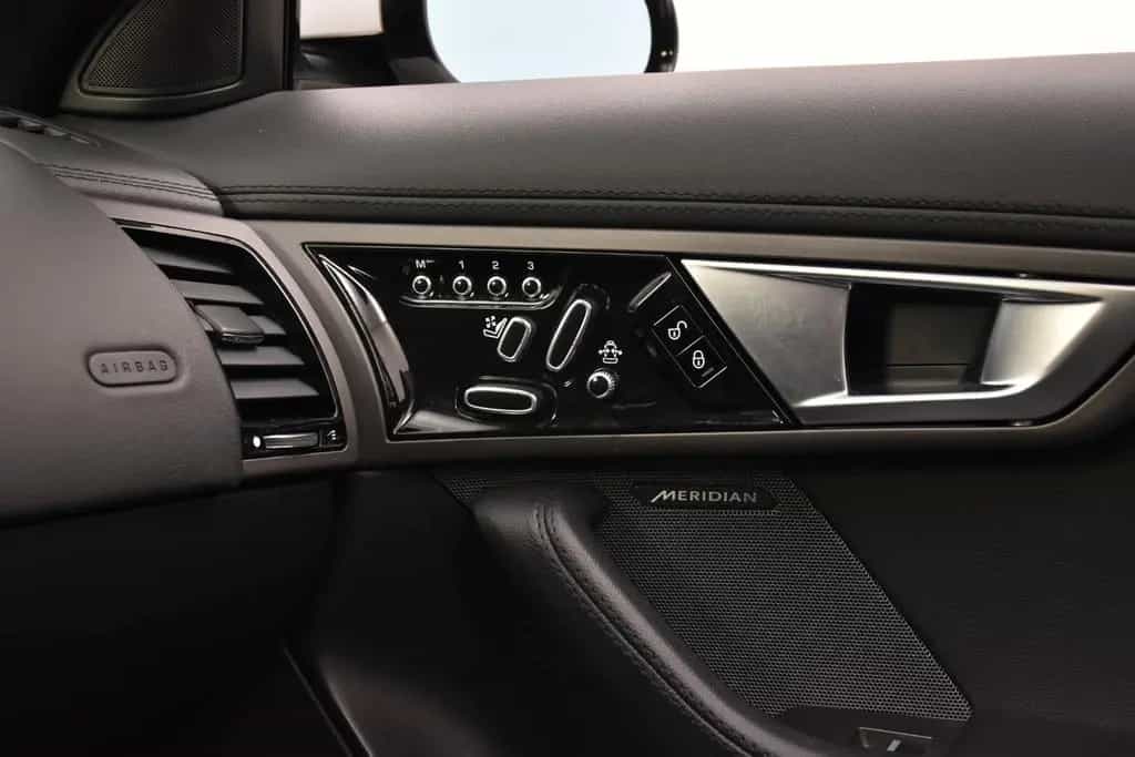 Jaguar F-Type F-TYPE Cabriolet Basis 04/2014-photo-8