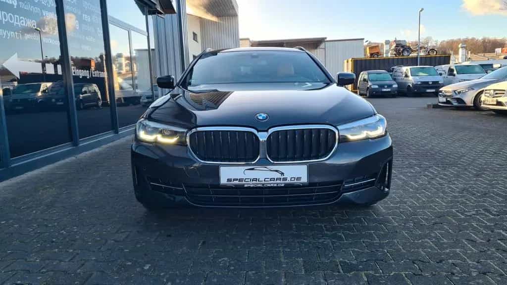 BMW 5 Series 520d T - SHADOW - ASSISTS - CAM - 8 x ALU 10/2022-photo-1