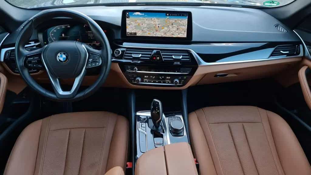 BMW 5 Series 520d T - SHADOW - ASSISTS - CAM - 8 x ALU 10/2022-photo-10