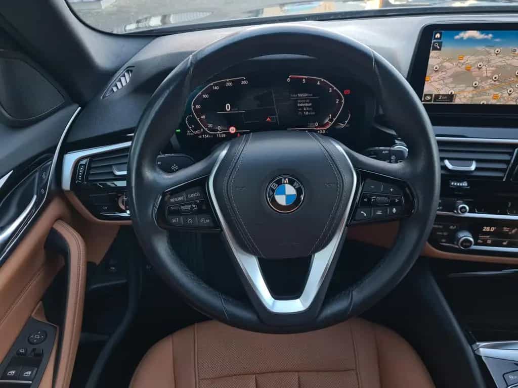 BMW 5 Series 520d T - SHADOW - ASSISTS - CAM - 8 x ALU 10/2022-photo-11