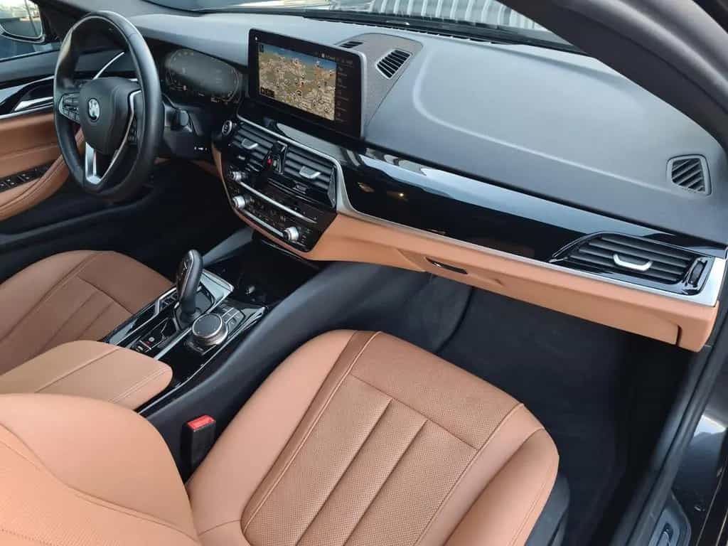 BMW 5 Series 520d T - SHADOW - ASSISTS - CAM - 8 x ALU 10/2022-photo-16