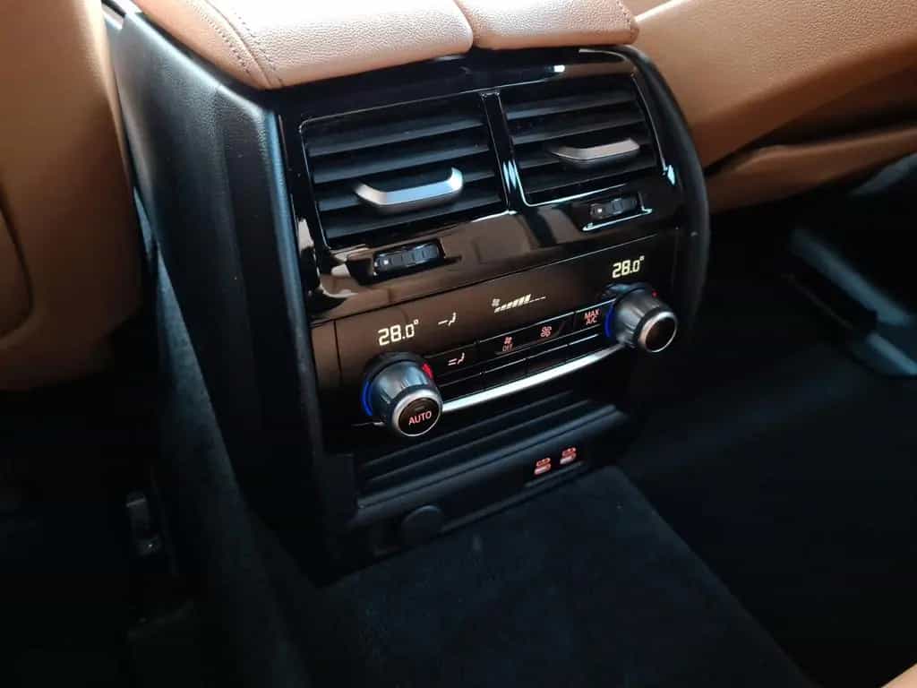 BMW 5 Series 520d T - SHADOW - ASSISTS - CAM - 8 x ALU 10/2022-photo-18