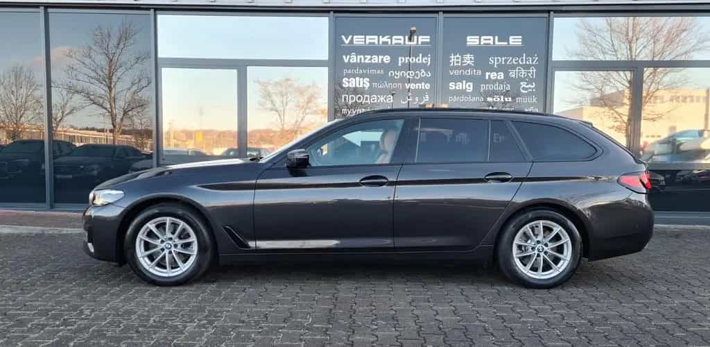 BMW 5 Series 520d T - SHADOW - ASSISTS - CAM - 8 x ALU 10/2022-photo-3