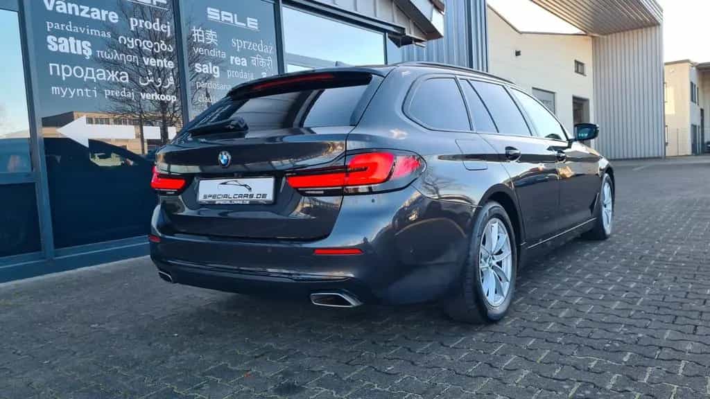 BMW 5 Series 520d T - SHADOW - ASSISTS - CAM - 8 x ALU 10/2022-photo-7