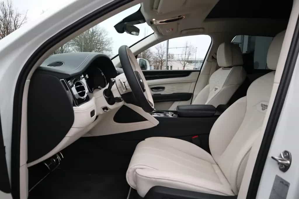 Bentley Bentayga V8 EWB Azure *Airline Seats*B&O* 01/2025-photo-13