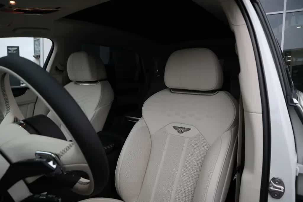 Bentley Bentayga V8 EWB Azure *Airline Seats*B&O* 01/2025-photo-14