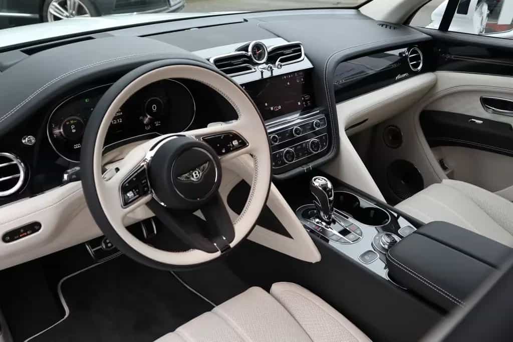 Bentley Bentayga V8 EWB Azure *Airline Seats*B&O* 01/2025-photo-16
