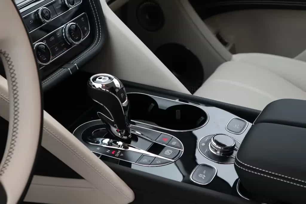 Bentley Bentayga V8 EWB Azure *Airline Seats*B&O* 01/2025-photo-17