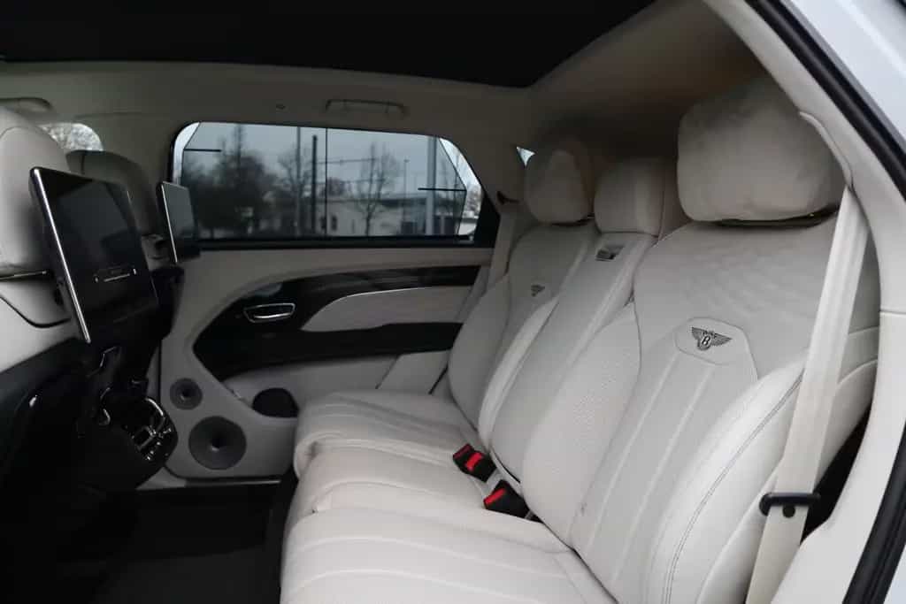 Bentley Bentayga V8 EWB Azure *Airline Seats*B&O* 01/2025-photo-19