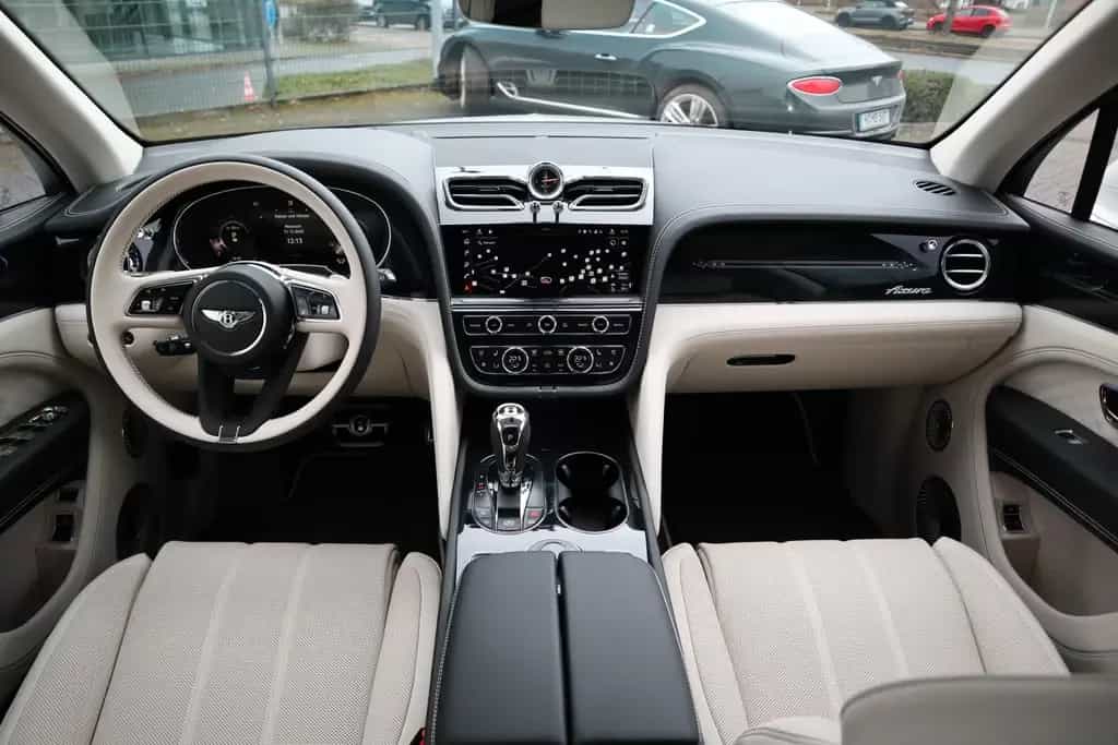 Bentley Bentayga V8 EWB Azure *Airline Seats*B&O* 01/2025-photo-20