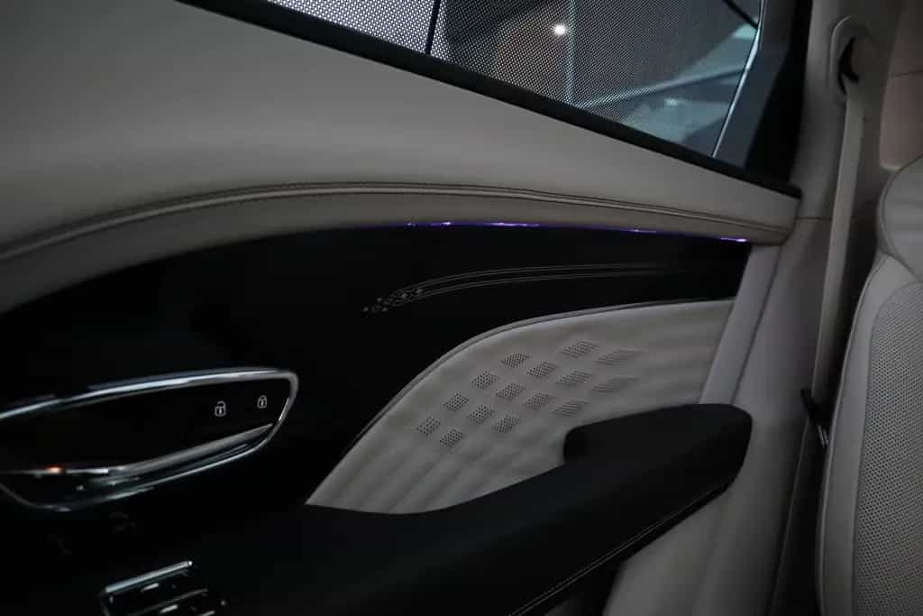 Bentley Bentayga V8 EWB Azure *Airline Seats*B&O* 01/2025-photo-24