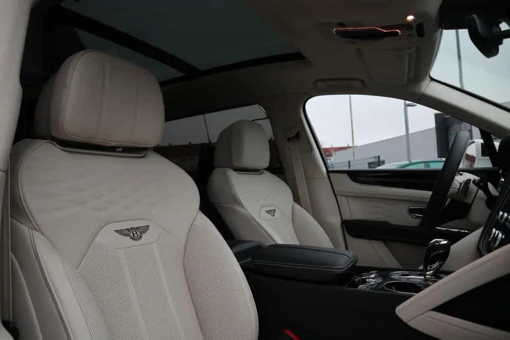 Bentley Bentayga V8 EWB Azure *Airline Seats*B&O* 01/2025-photo-27